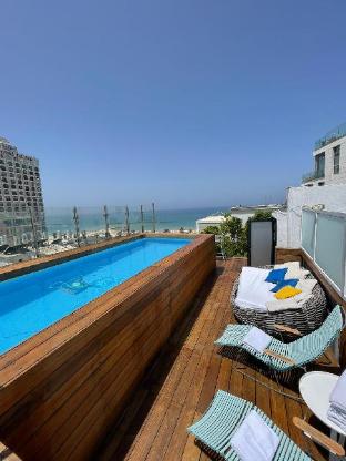 Stunning sea view penthouse with infinity pool - main image