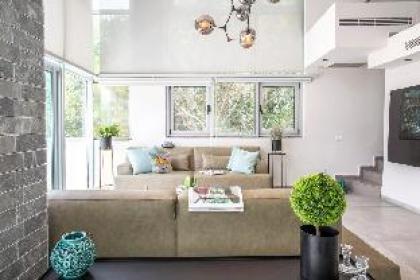 Stunning sea view penthouse with infinity pool - image 11