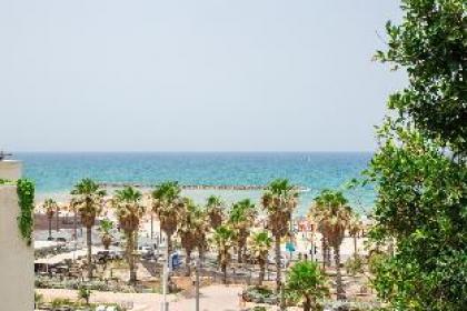 Stunning sea view penthouse with infinity pool - image 3