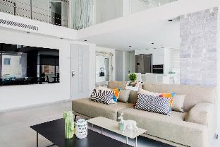 Stunning sea view penthouse with infinity pool - image 7