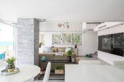 Stunning sea view penthouse with infinity pool - image 8
