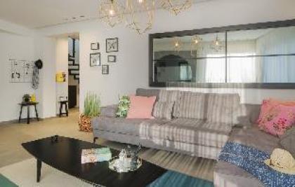 Superb Penthouse with Sea View! - image 7