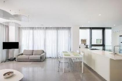 Luxury Sea View Apartment Beach Front! - image 11