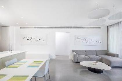Luxury Sea View Apartment Beach Front! - image 13
