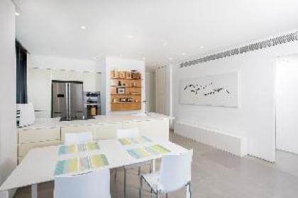 Luxury Sea View Apartment Beach Front! - image 16