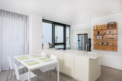 Luxury Sea View Apartment Beach Front! - image 17