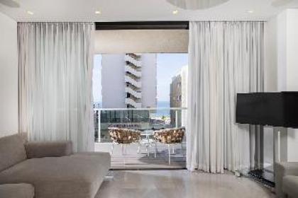 Luxury Sea View Apartment Beach Front! - image 3