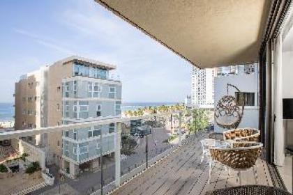 Luxury Sea View Apartment Beach Front! - image 5
