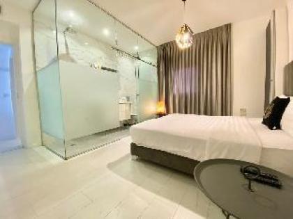 Stunning Sea View Apartment! on the beach!!! - image 10