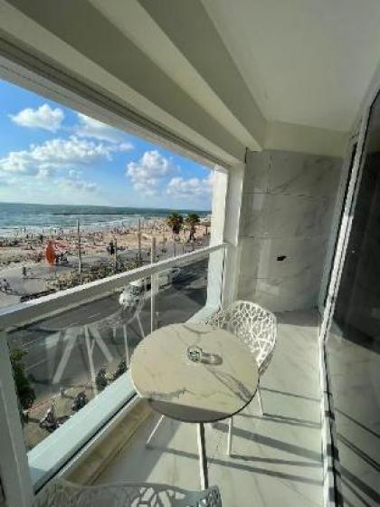 Stunning Sea View Apartment! on the beach!!! - image 12