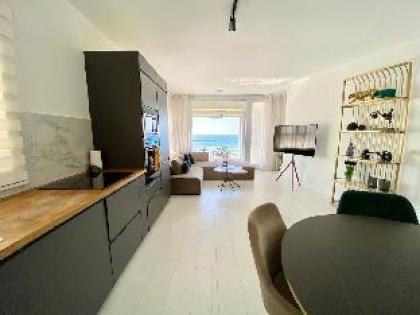Stunning Sea View Apartment! on the beach!!! - image 13