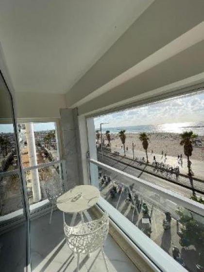 Stunning Sea View Apartment! on the beach!!! - image 17