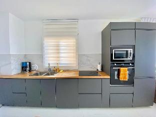 Stunning Sea View Apartment! on the beach!!! - image 7