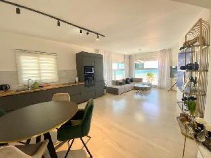 Stunning Sea View Apartment! on the beach!!! - image 8