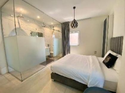 Stunning Sea View Apartment! on the beach!!! - image 9