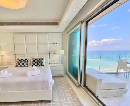 Amazing Sea view APT with parking at Royal Beach - By Beach Apartments TLV - image 16