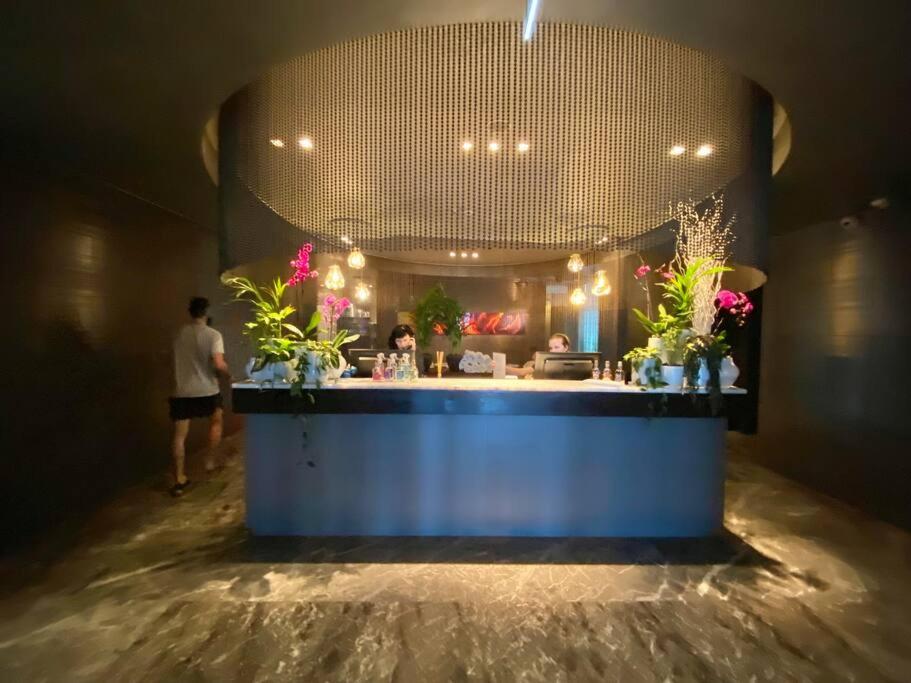 Amazing Sea view APT with parking at Royal Beach - By Beach Apartments TLV - image 2