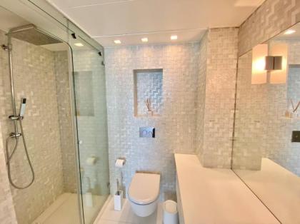Amazing Sea view APT with parking at Royal Beach - By Beach Apartments TLV - image 20