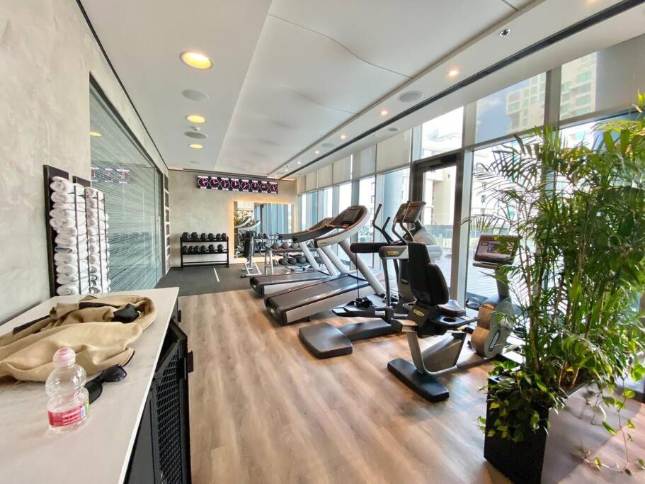 Amazing Sea view APT with parking at Royal Beach - By Beach Apartments TLV - image 3