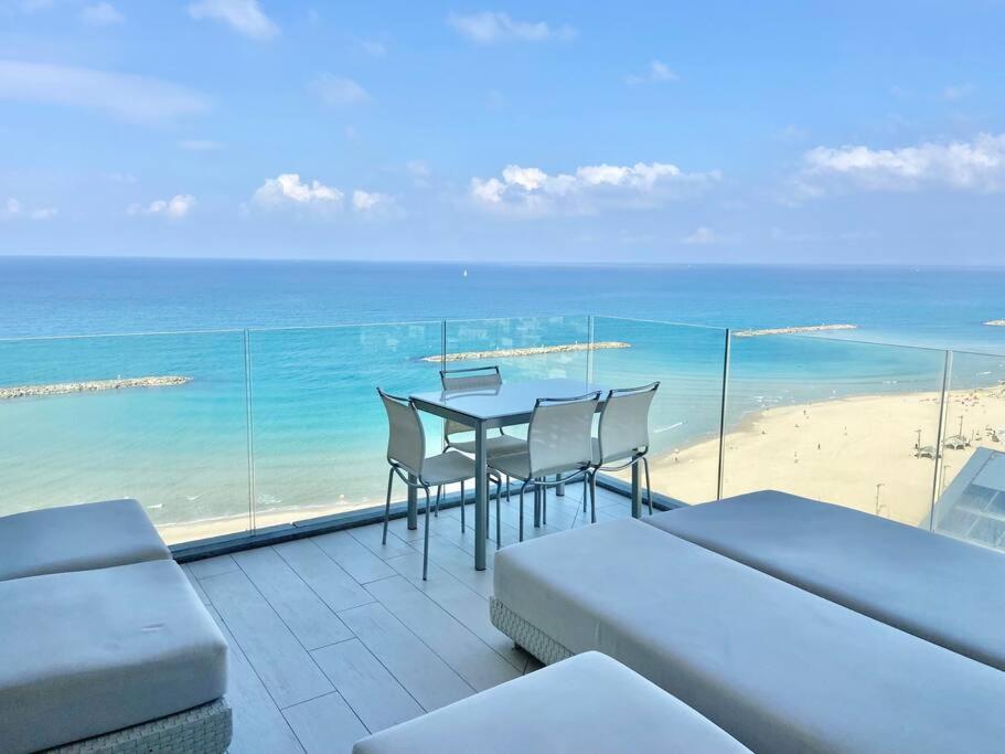 Amazing Sea view APT with parking at Royal Beach - By Beach Apartments TLV - image 4