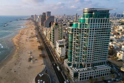 Amazing Sea view APT with parking at Royal Beach - By Beach Apartments TLV - image 8
