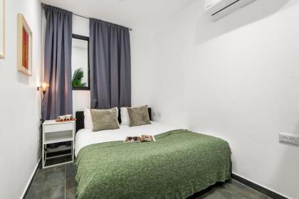 Renovated apt on Frishman beach with Bomb Shelter M8 - image 11