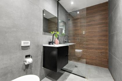 Renovated apt on Frishman beach with Bomb Shelter M8 - image 16
