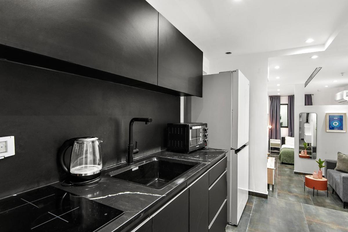 Renovated apt on Frishman beach with Bomb Shelter M8 - image 6
