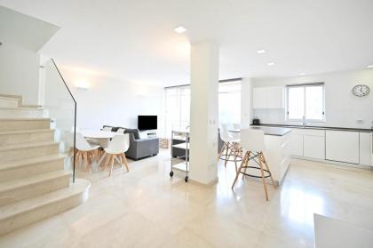 Lovely Penthouse by HolyGuest - image 4