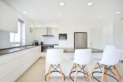Lovely Penthouse by HolyGuest - image 9