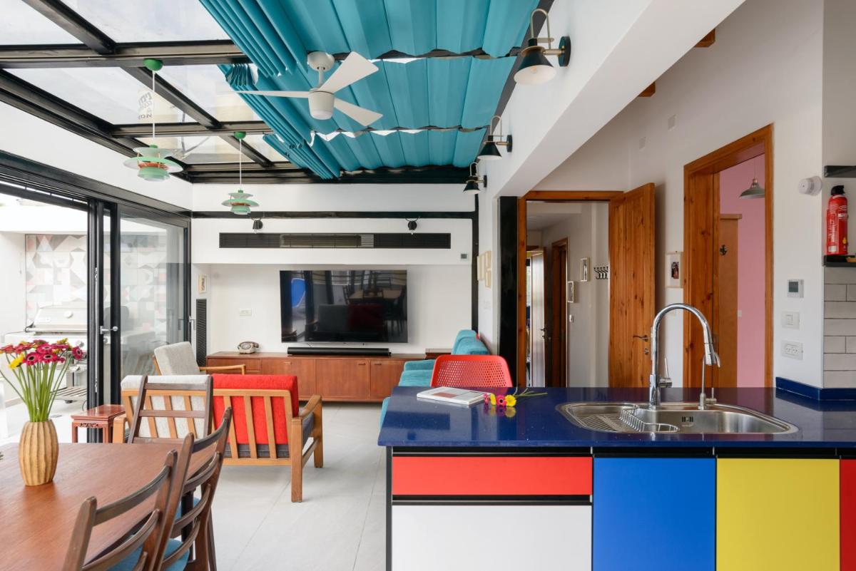 Bauhaus Penthouse - main image