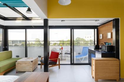 Bauhaus Penthouse - image 10
