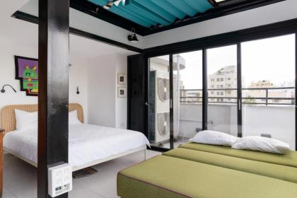 Bauhaus Penthouse - image 11