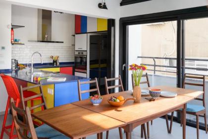 Bauhaus Penthouse - image 14
