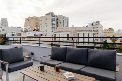 Bauhaus Penthouse - image 15