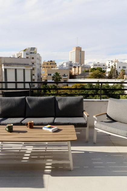 Bauhaus Penthouse - image 16