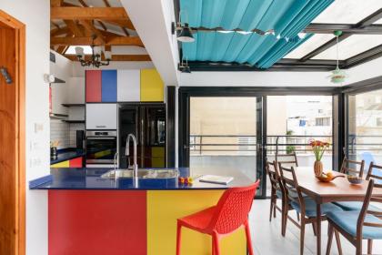 Bauhaus Penthouse - image 19