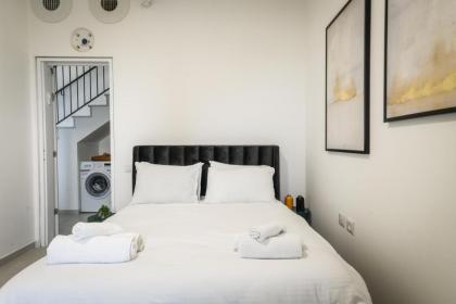 Luxury 3BR Duplex with Sea View in Tel-Aviv Center by Sea N' Rent - image 14