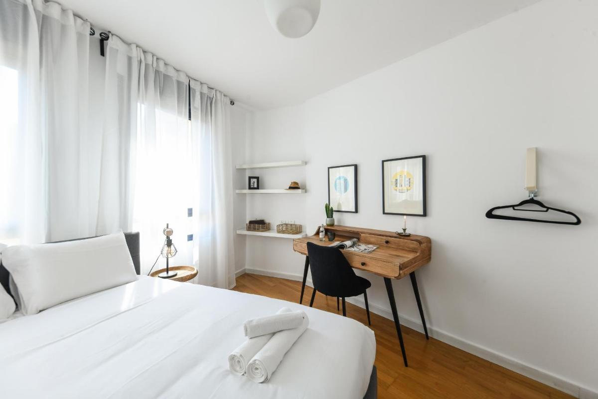 Chic 3BR Apt w Balcony & Parking by Tel Aviv Port by Sea N' Rent - image 4