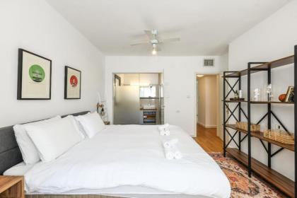 Chic 3BR Apt w Balcony & Parking by Tel Aviv Port by Sea N' Rent - image 5