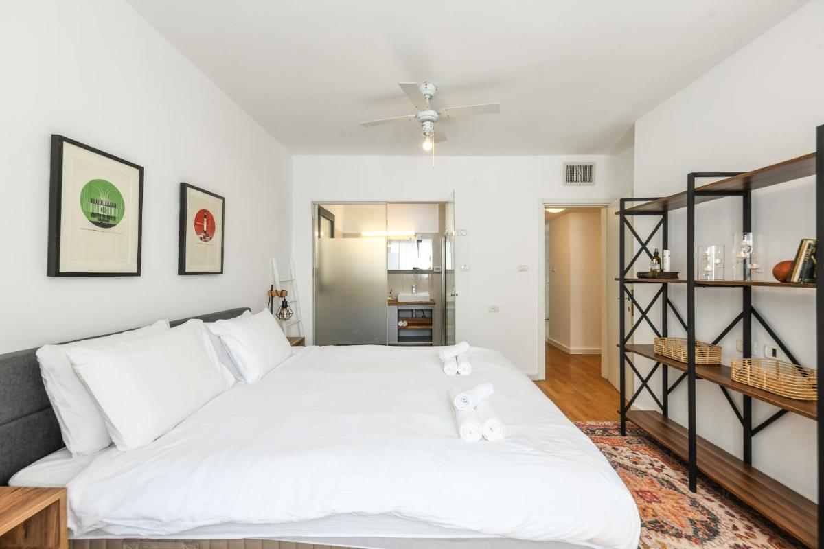 Chic 3BR Apt w Balcony & Parking by Tel Aviv Port by Sea N' Rent - image 5