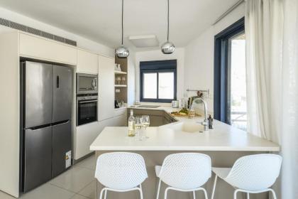 Chic 3BR Apt w Balcony & Parking by Tel Aviv Port by Sea N' Rent - image 6