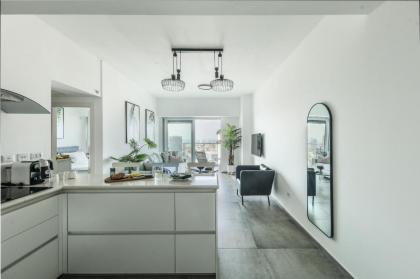 Beautiful 2br in midtown w sea view pool and parking by Sea N' Rent - image 10
