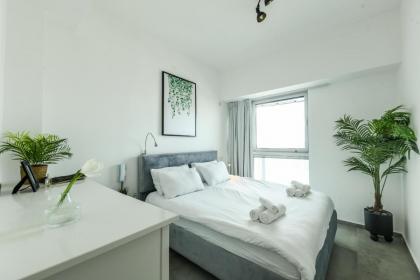 Beautiful 2br in midtown w sea view pool and parking by Sea N' Rent - image 3