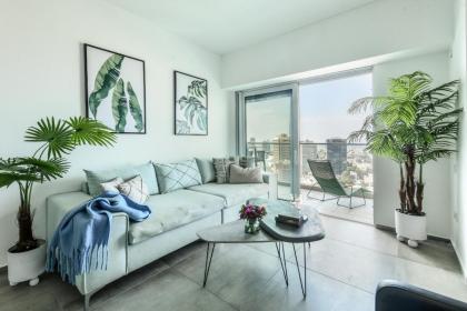 Beautiful 2br in midtown w sea view pool and parking by Sea N' Rent - image 5