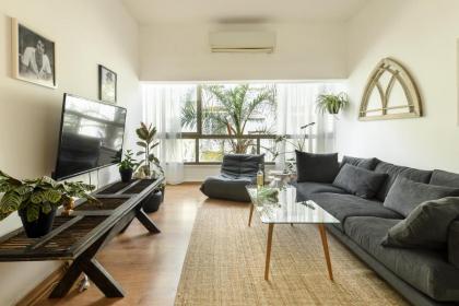 Cozy 2BR Apt w Green Oasis a 3 Min Walk from Beach by Sea N' Rent Tel Aviv