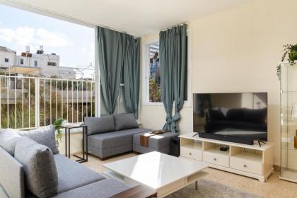 Gordon Seaside 4BDR apt in TLV