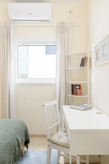 Gordon Seaside 4BDR apt in TLV - image 10