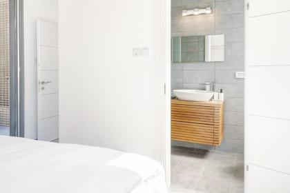 Luxury Beach 3BR Tel Aviv by Airsuite - image 10
