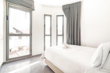 Luxury Beach 3BR Tel Aviv by Airsuite - image 14